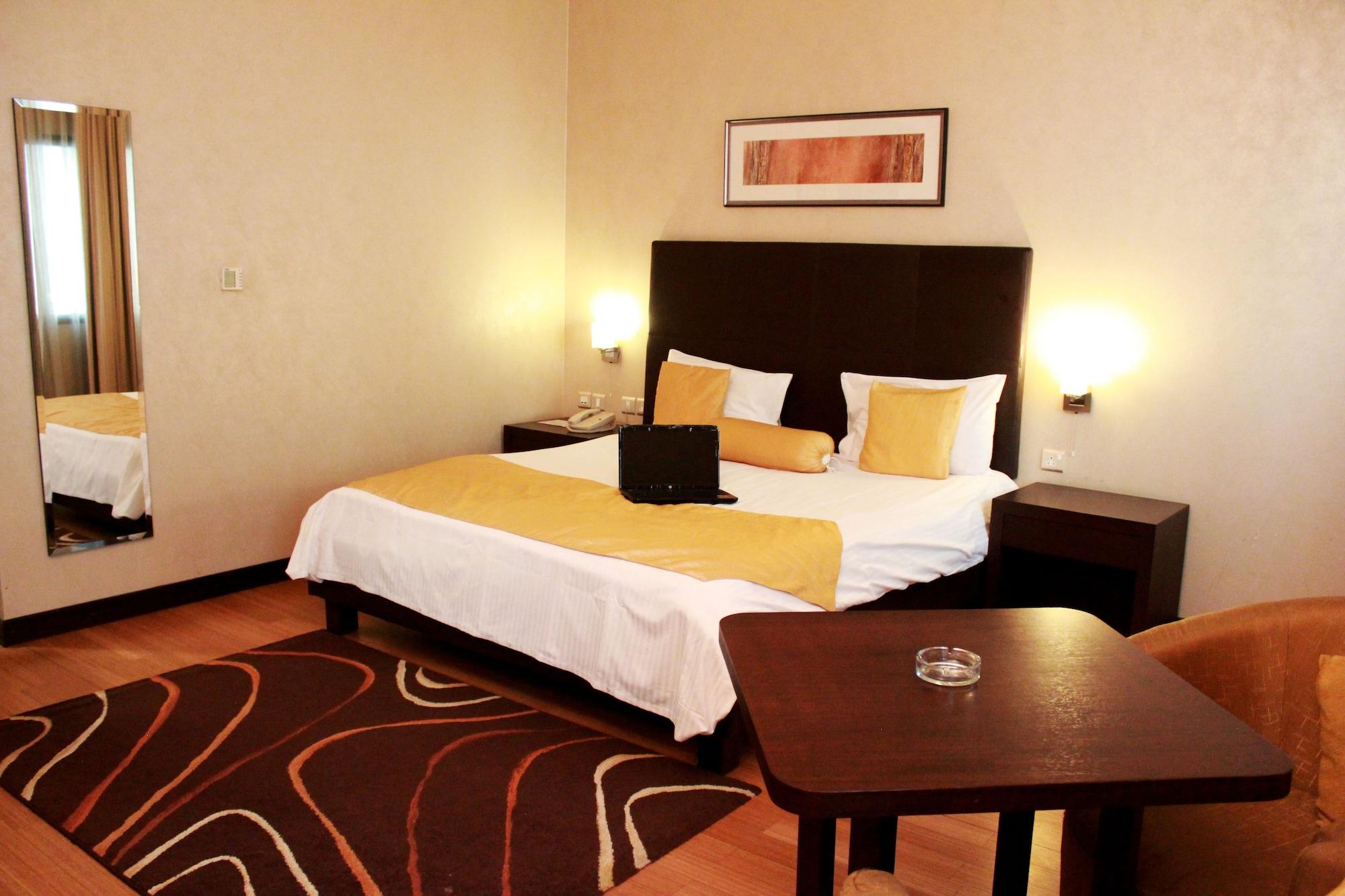 Tulip Creek Hotel Apartments Dubai Dış mekan fotoğraf