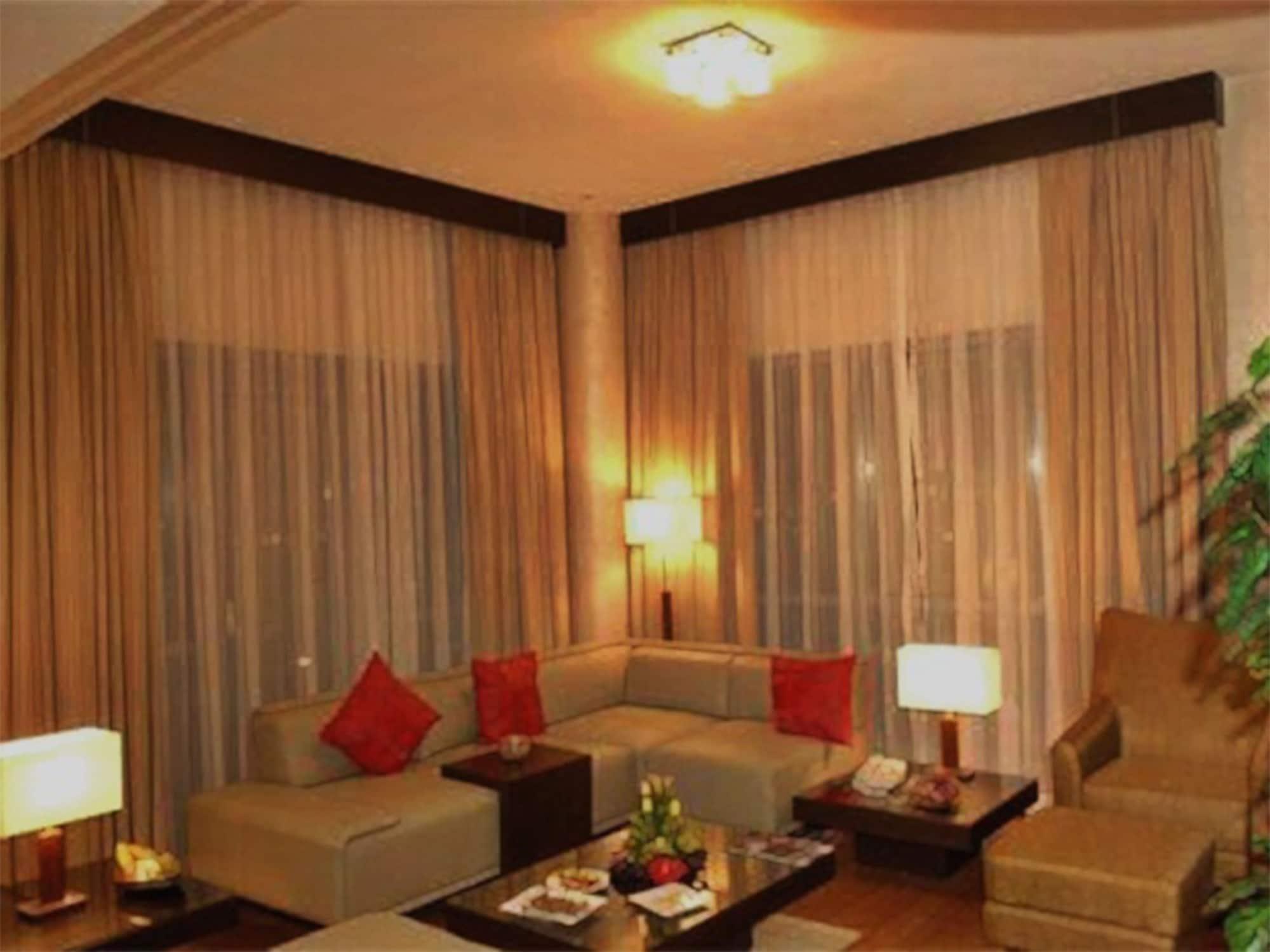 Tulip Creek Hotel Apartments Dubai Dış mekan fotoğraf