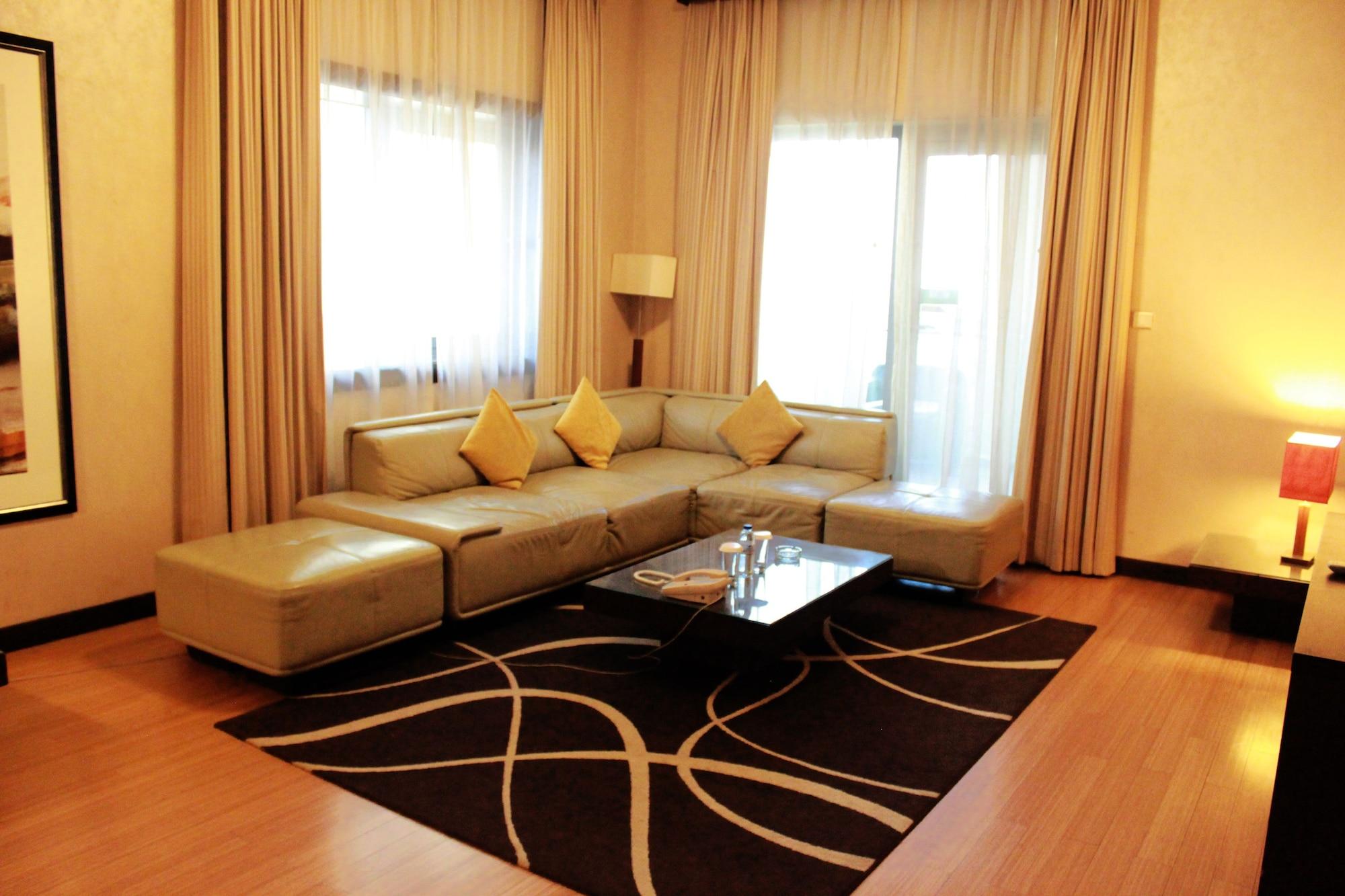 Tulip Creek Hotel Apartments Dubai Dış mekan fotoğraf