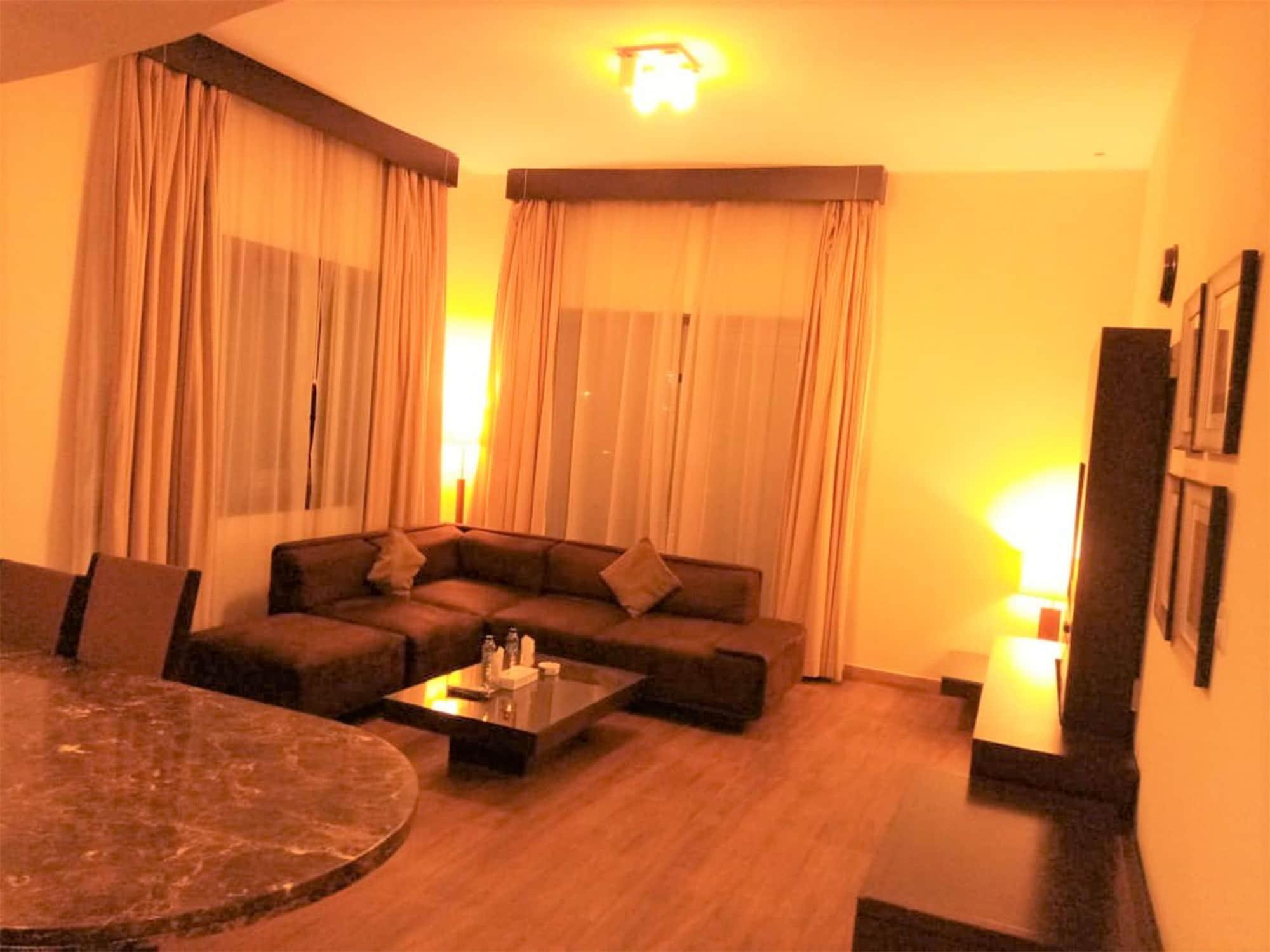 Tulip Creek Hotel Apartments Dubai Dış mekan fotoğraf