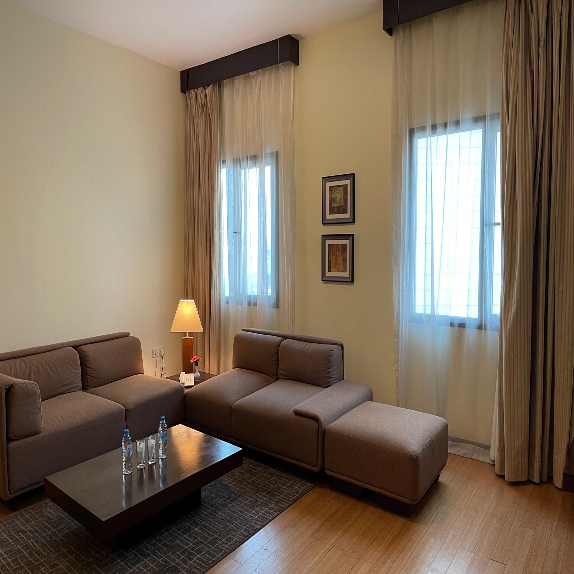 Tulip Creek Hotel Apartments Dubai Dış mekan fotoğraf
